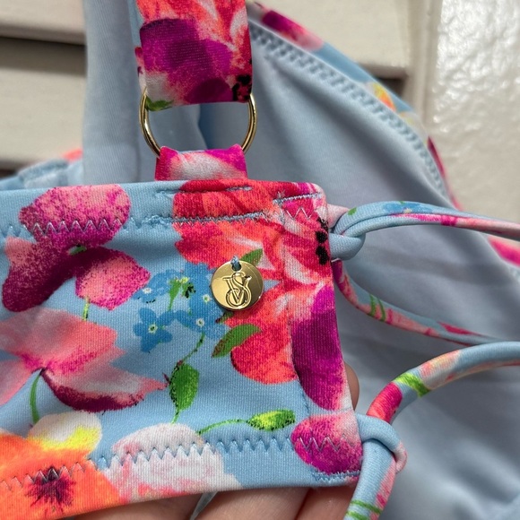 Victoria's Secret Essential Full-Coverage Swim Top - Picture 6 of 7